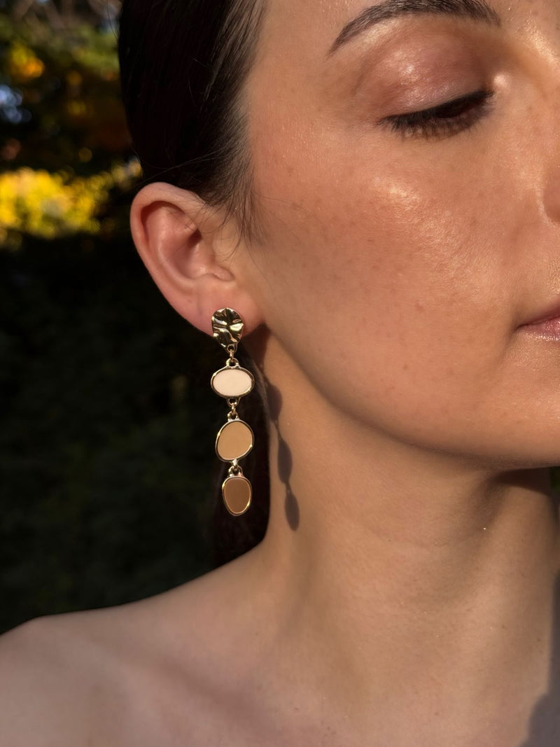 Aros colgantes en tonos