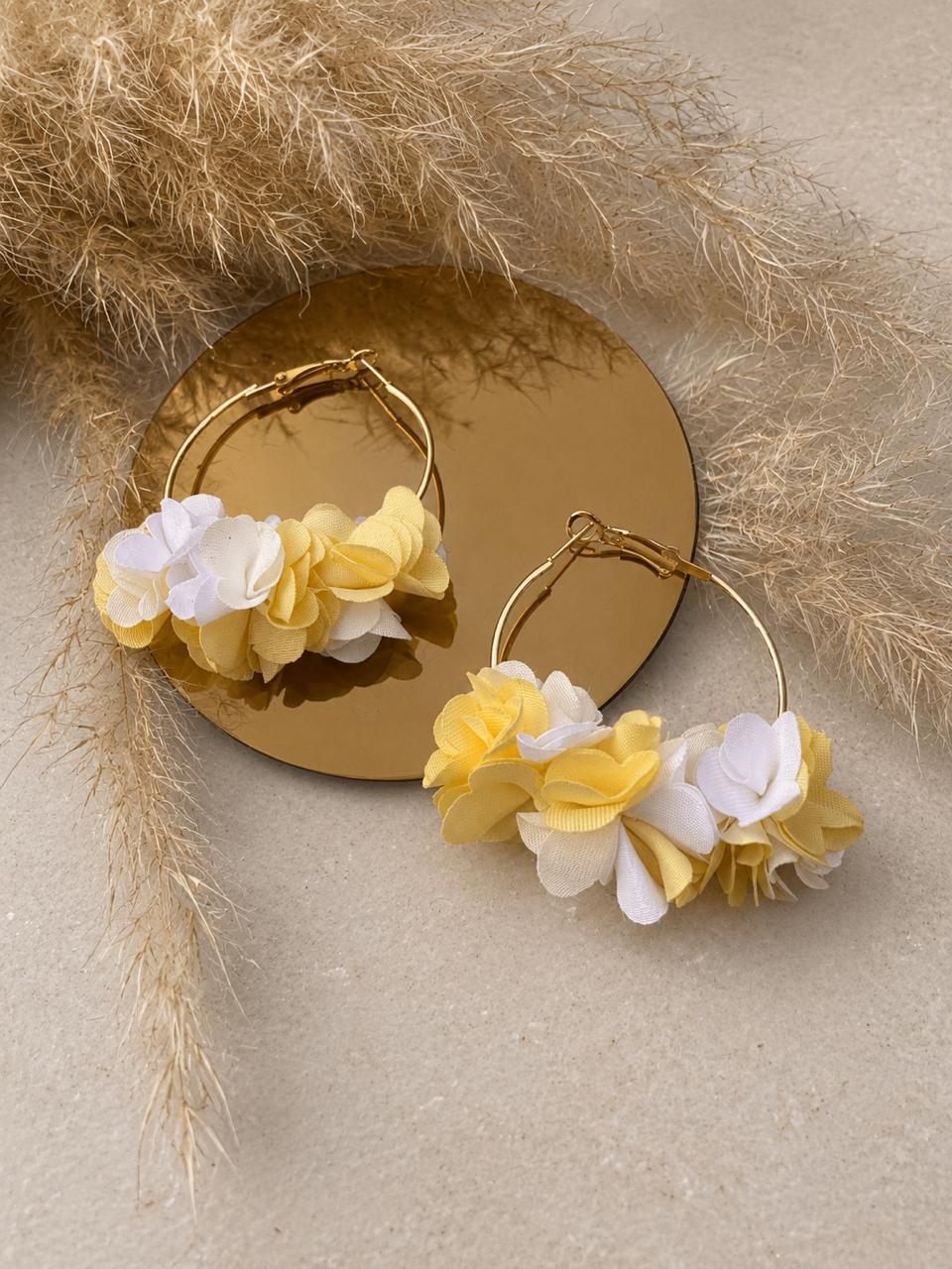 Argolla con flores de tela