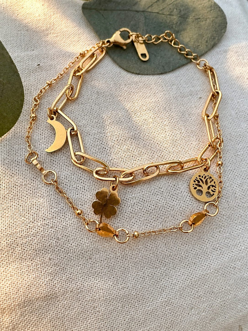 Pulsera de eslabones con cadena delgada y dijes