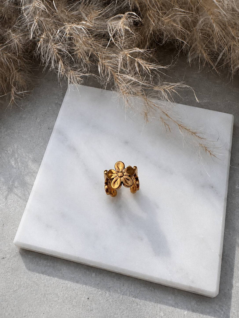 Aro piercing de flores bañados en oro 18K