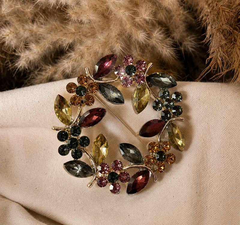 Broche floral con cristales multicolor