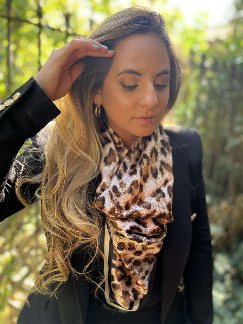 Pañuelo satinado animal print