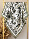 Pañuelo blanco con detalles verdes