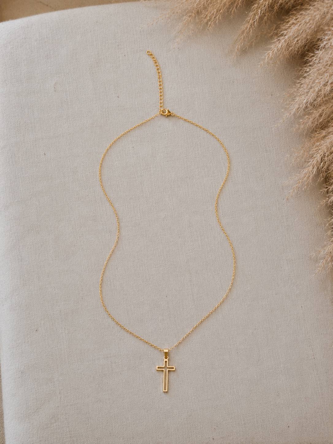 Collar con cruz