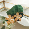 Aros de flor dorada con mini perlita al centro