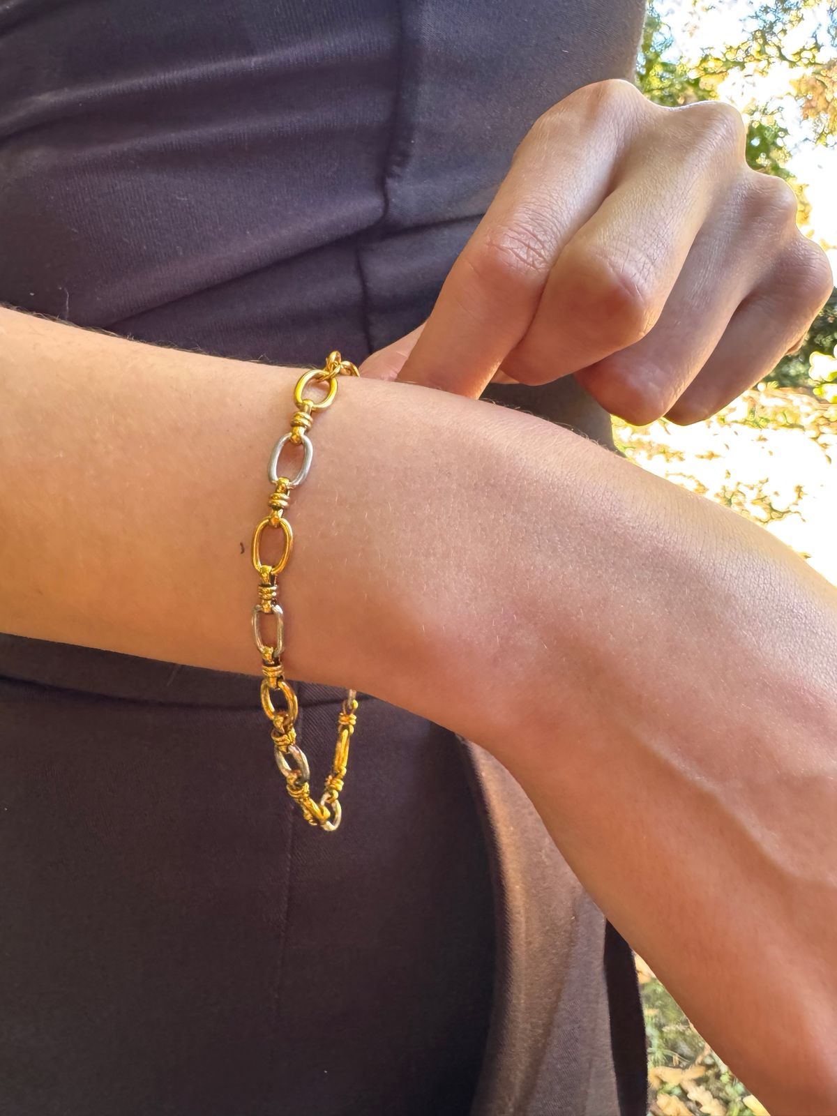 Pulsera de eslabón bañado en oro 18K con detalles de eslabones de plata