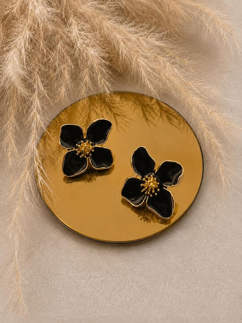 Aro de flor con cuatro pétalos con centro dorado en tonos